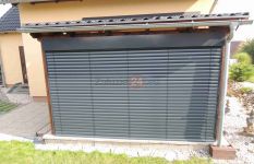 stínění pergoly pomocí venkovních žaluzií