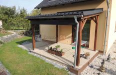 stínění pergoly pomocí venkovních žaluzií