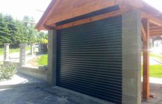Garážová rolovací vrata pro přístřešek Garážová rolovací vrata pro přístřešek
