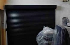 předokenní roleta jako uzavření místnosti, montáž žaluzie24