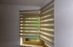 látkové rolety den a noc a plisse v rodinném domu