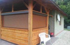 předokenní rolety pro uzavření zahradního altánu