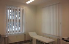 vertikální žaluzie pro ordinaci lékaře