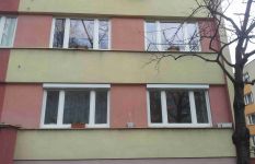 předokenní rolety do panelákového bytu