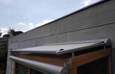 stínění zimní zahrady střešní markýzou a screenovou roletou