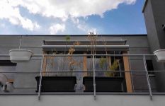 stínění zimní zahrady střešní markýzou a screenovou roletou