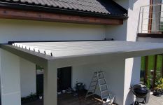 pergola CUBE s pohyblivým slunolamem